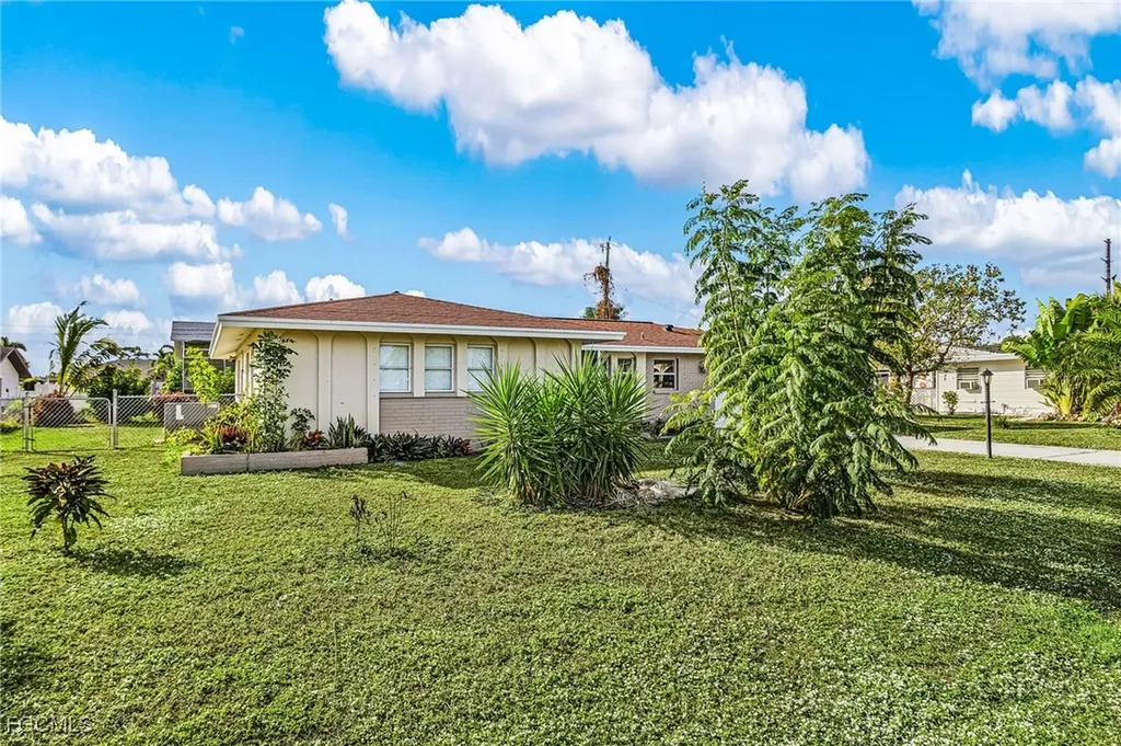 108 SE 42nd Terrace Cape Coral FL 33904