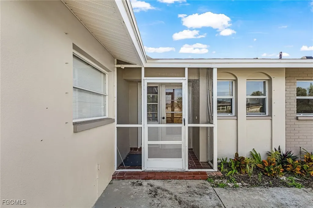 108 SE 42nd Terrace Cape Coral FL 33904