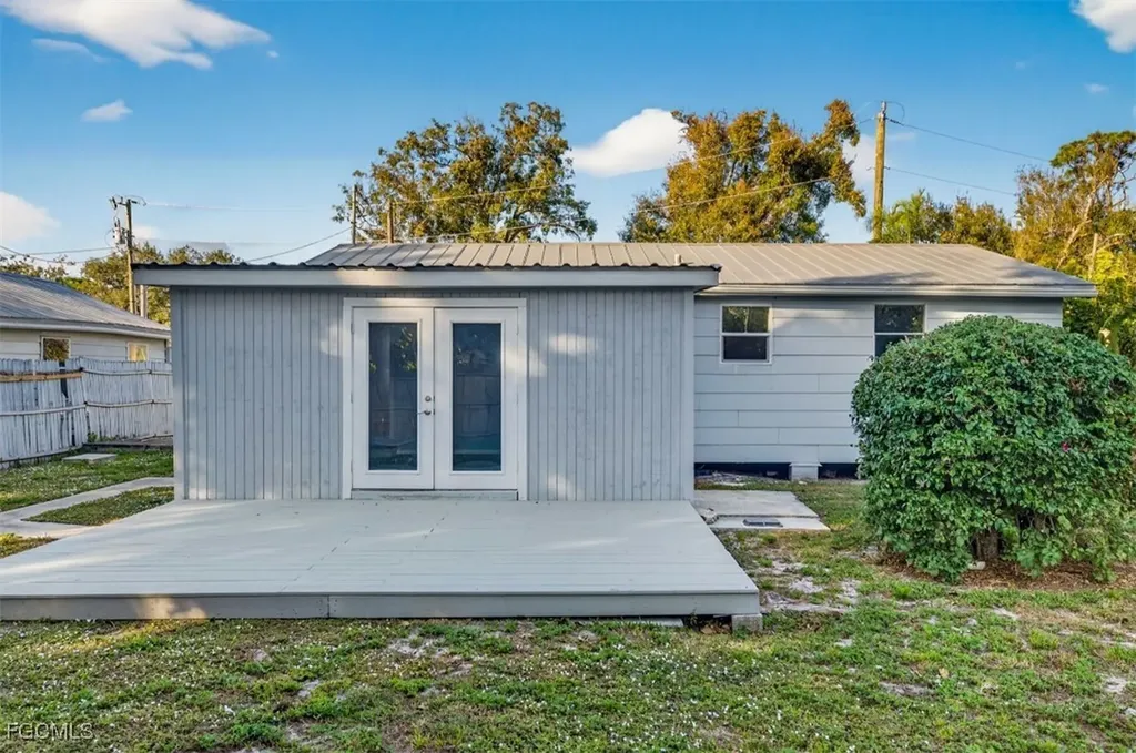 559 Clark Street North Fort Myers FL 33903