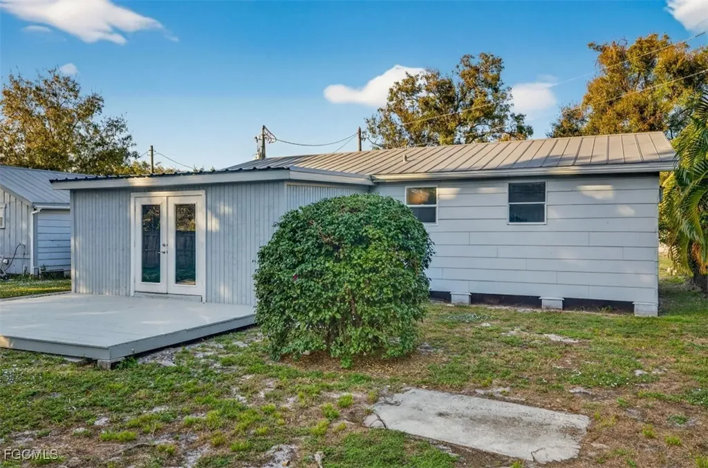 559 Clark Street North Fort Myers FL 33903