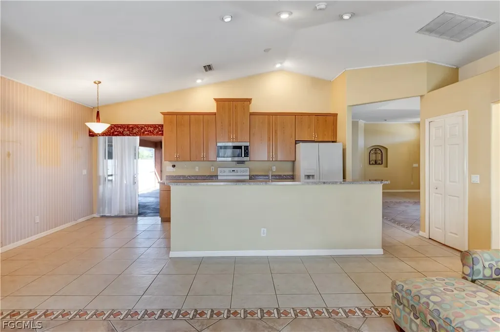 3908 SE 2nd Avenue Cape Coral FL 33904