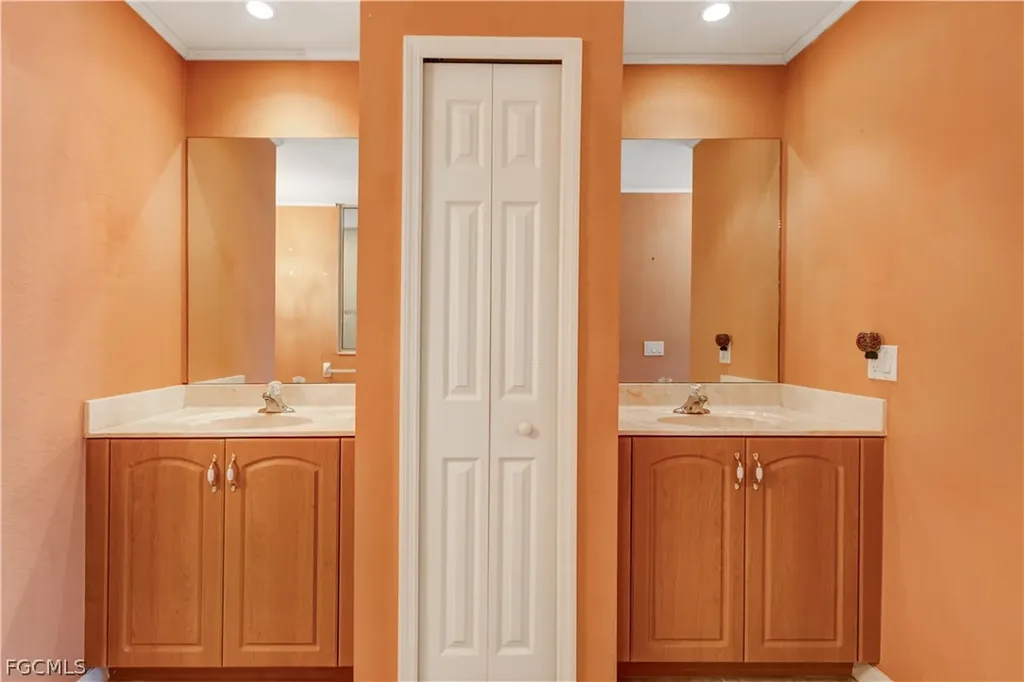 3908 SE 2nd Avenue Cape Coral FL 33904