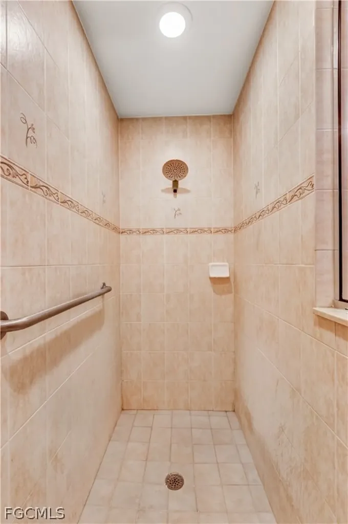 3908 SE 2nd Avenue Cape Coral FL 33904