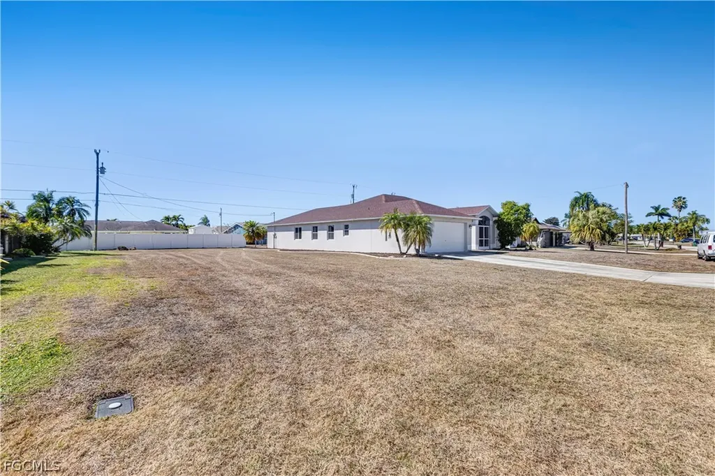 3908 SE 2nd Avenue Cape Coral FL 33904