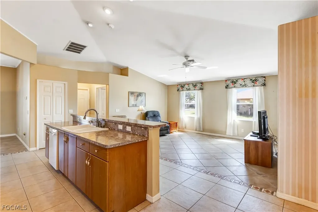 3908 SE 2nd Avenue Cape Coral FL 33904