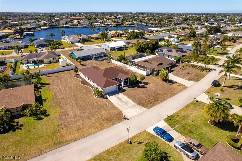3908 SE 2nd Avenue Cape Coral FL 33904