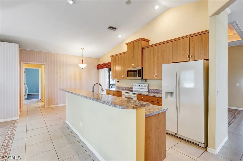 3908 SE 2nd Avenue Cape Coral FL 33904