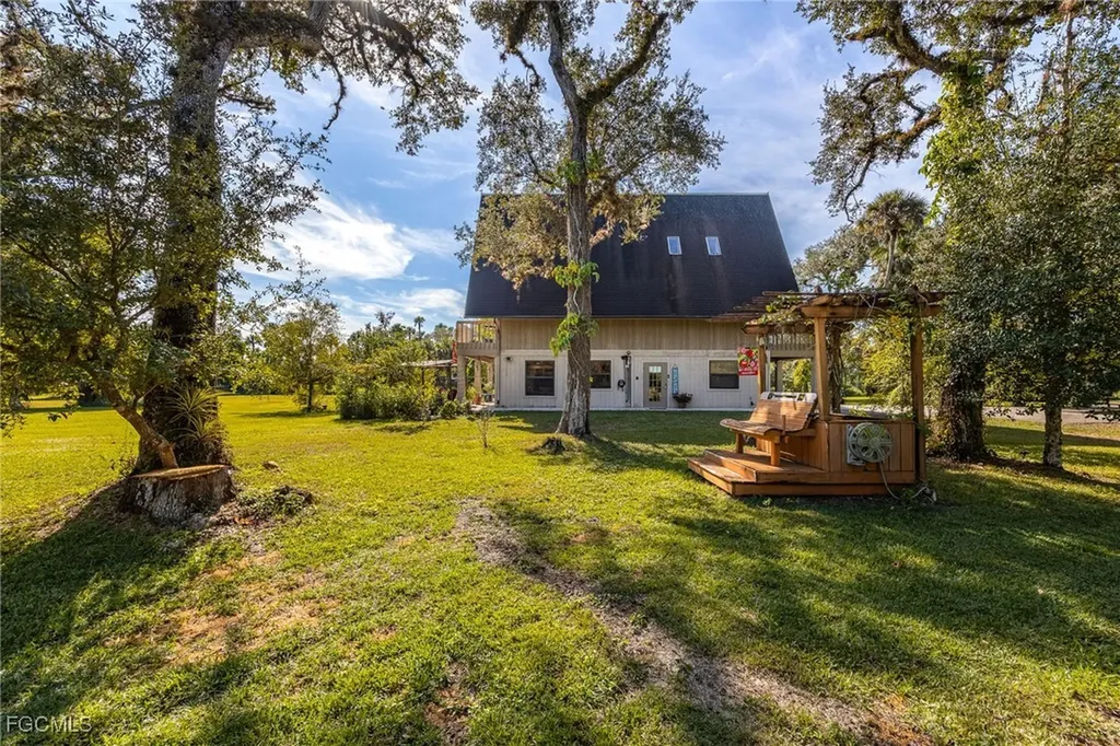 19650 N River Road Alva FL 33920