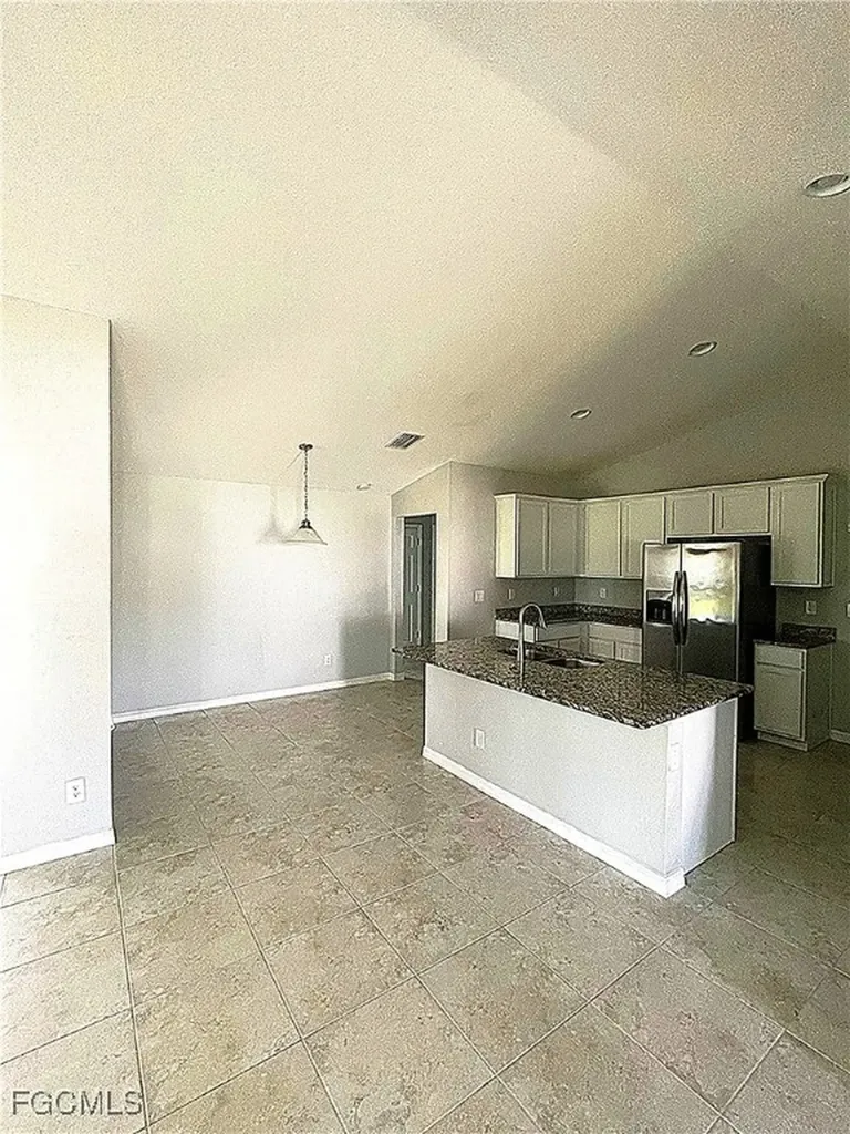 2614 NE 6th Place Cape Coral FL 33909