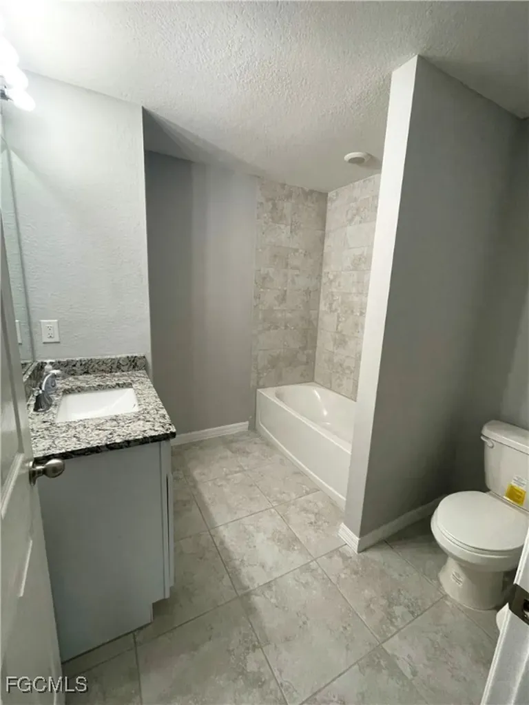 2614 NE 6th Place Cape Coral FL 33909