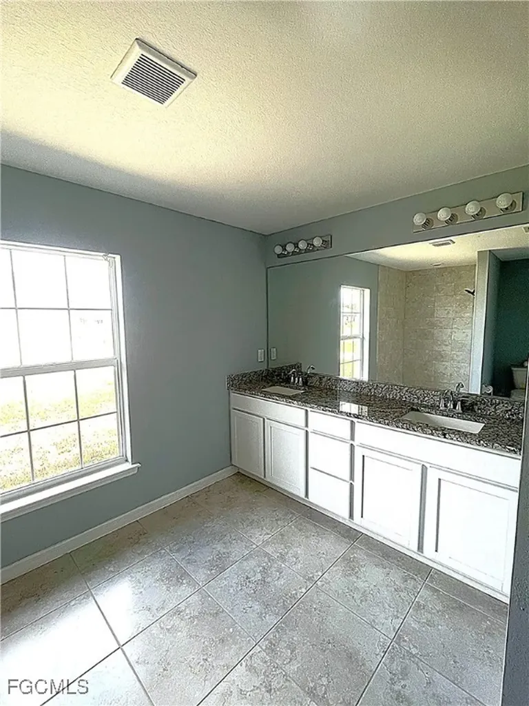 2614 NE 6th Place Cape Coral FL 33909