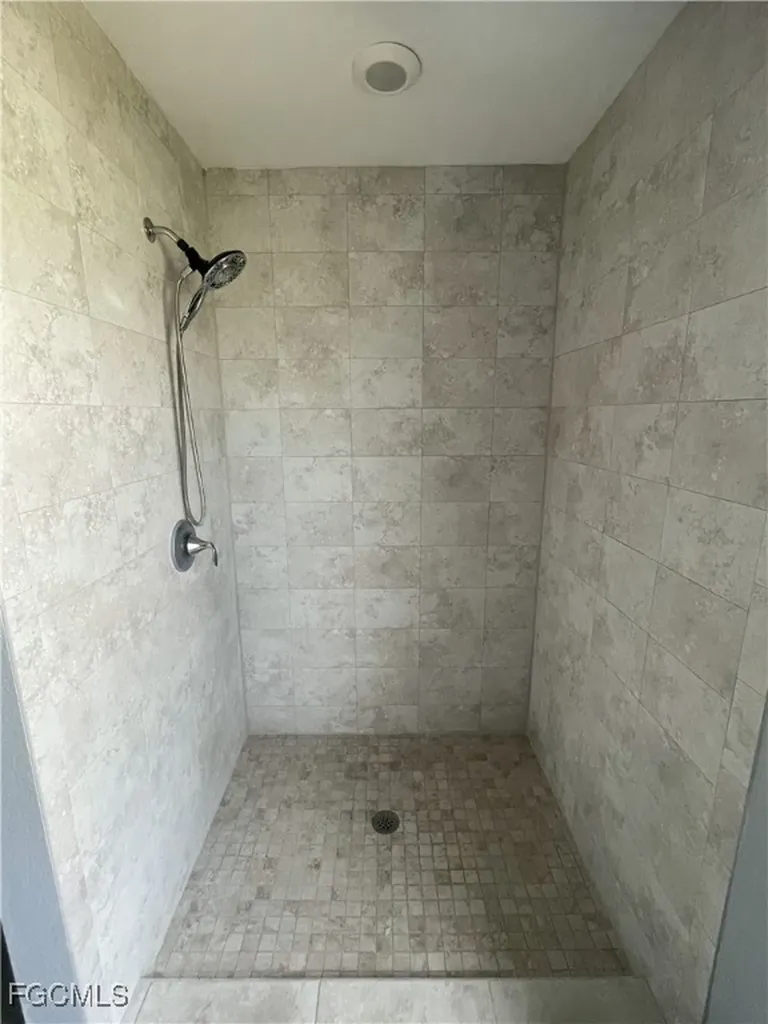 2614 NE 6th Place Cape Coral FL 33909