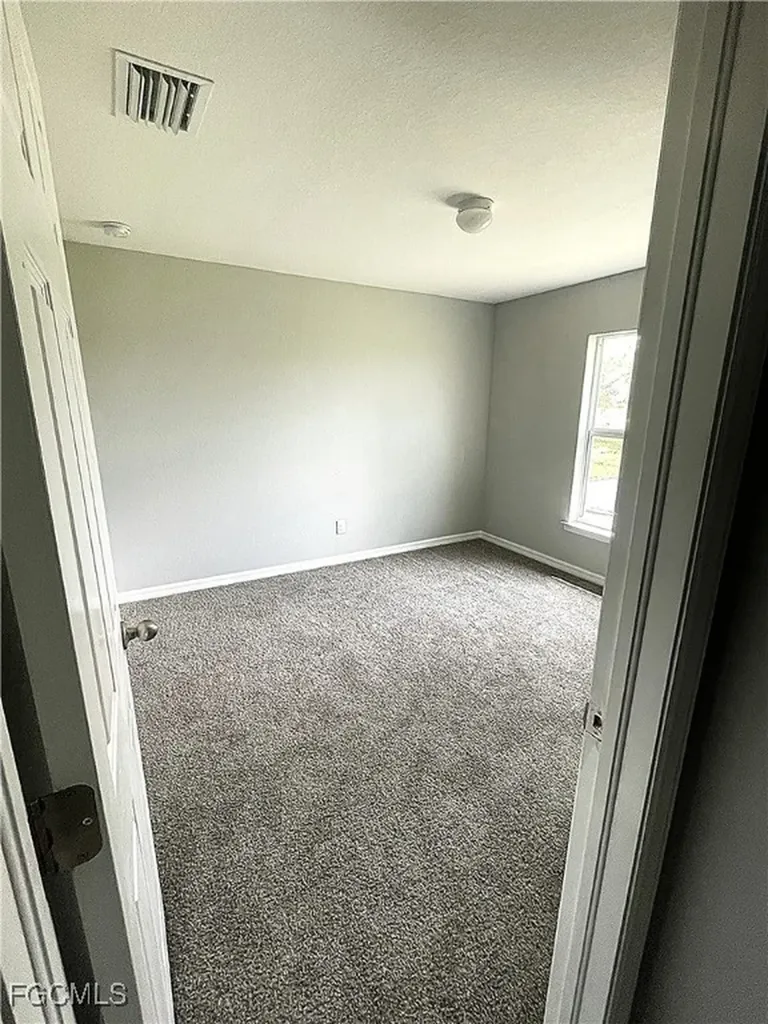 2614 NE 6th Place Cape Coral FL 33909