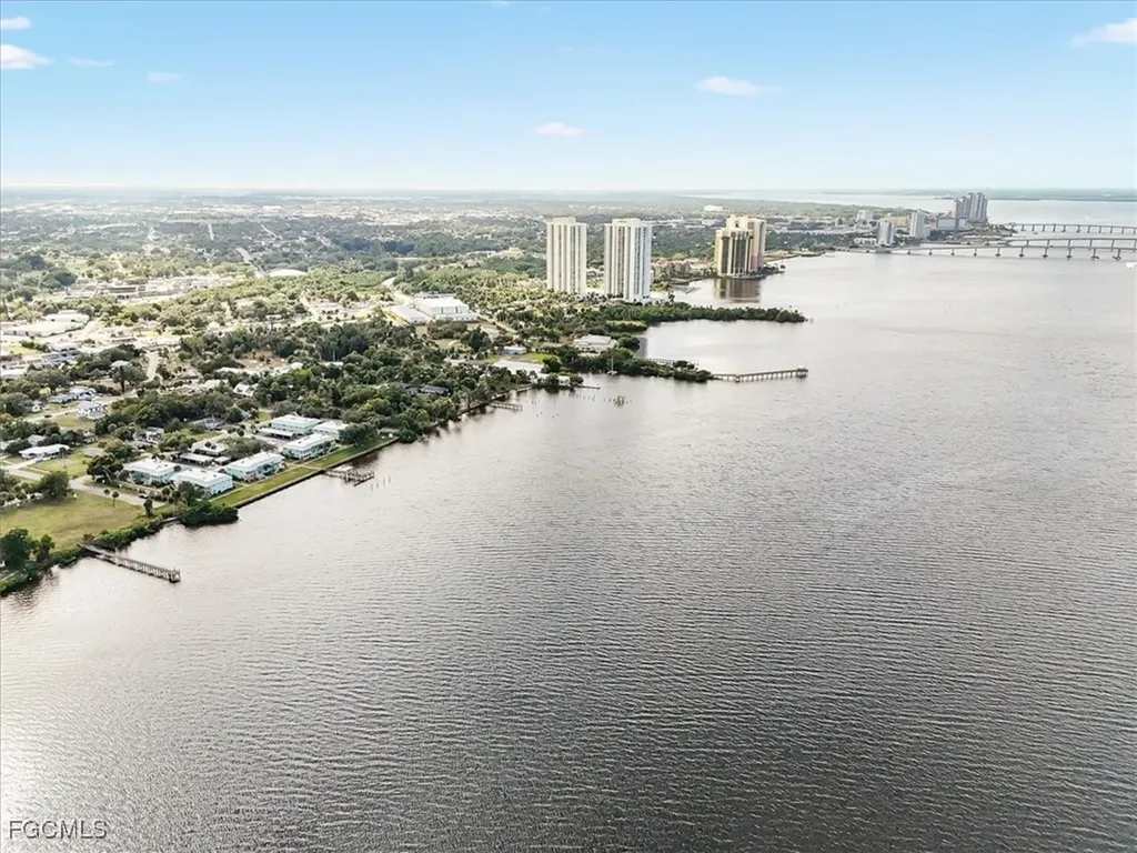 3225 E Riverside Drive Fort Myers FL 33905