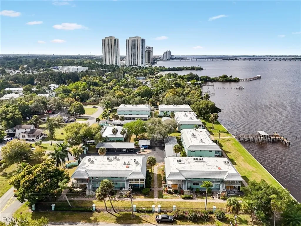 3225 E Riverside Drive Fort Myers FL 33905
