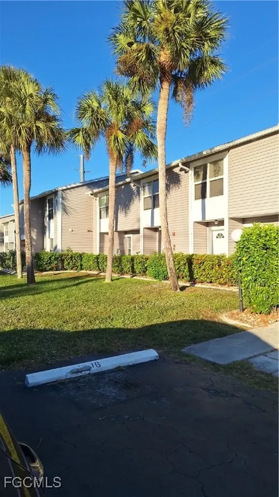 4703 SW Santa Barbara Place Cape Coral FL 33914