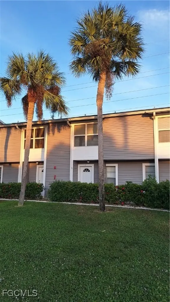 4703 SW Santa Barbara Place Cape Coral FL 33914