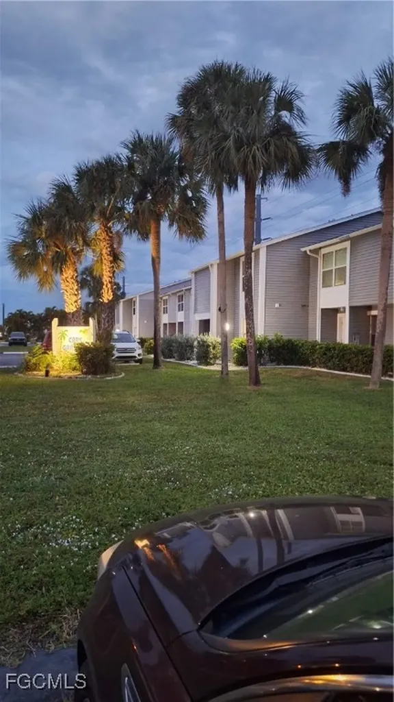 4703 SW Santa Barbara Place Cape Coral FL 33914