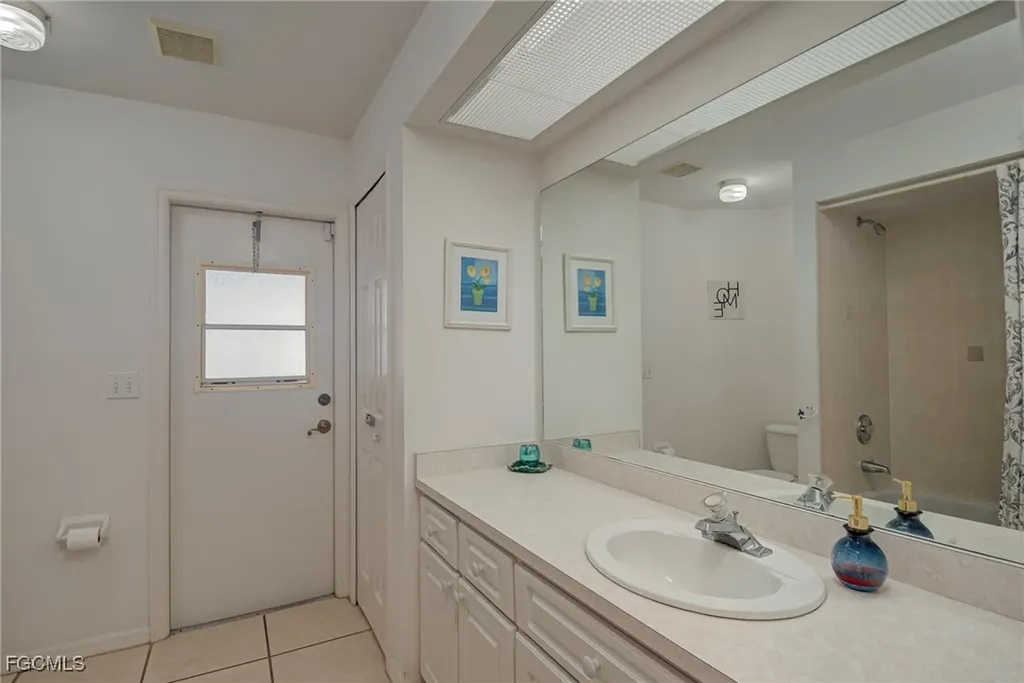 2121 SE 5th Court Cape Coral FL 33990