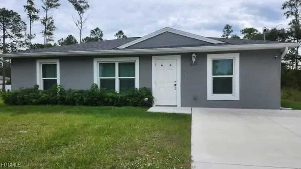 575 Oakshire Lane Lehigh Acres FL 33972