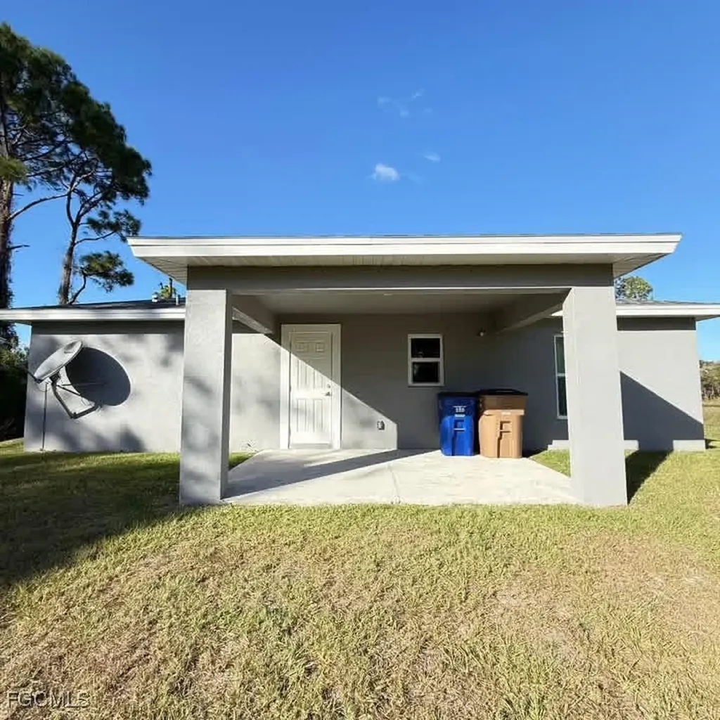 575 Oakshire Lane Lehigh Acres FL 33972
