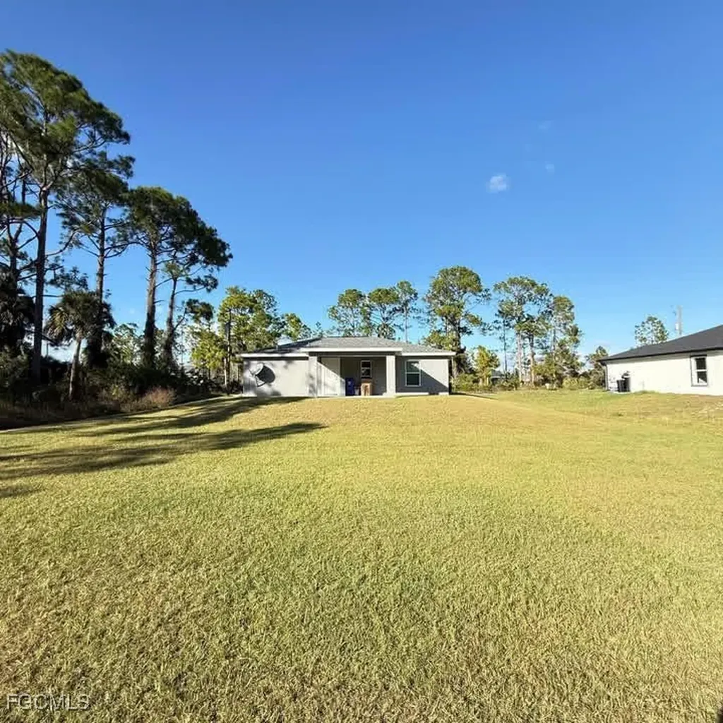 575 Oakshire Lane Lehigh Acres FL 33972