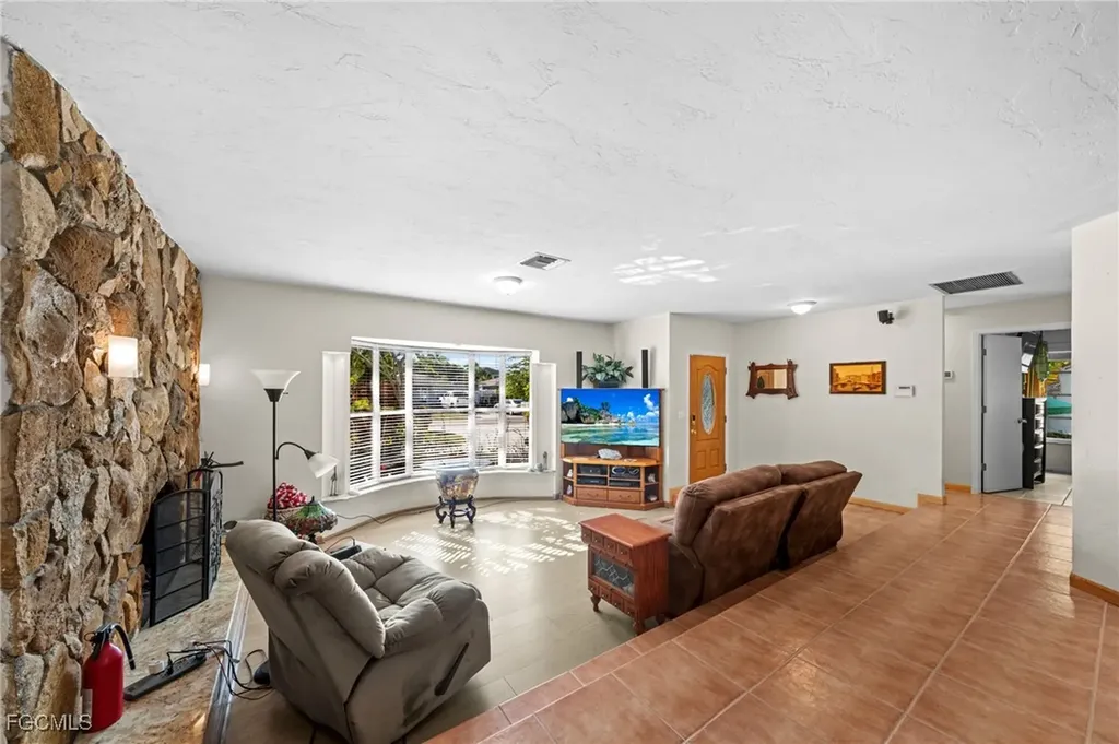 813 105th Avenue N Naples FL 34108