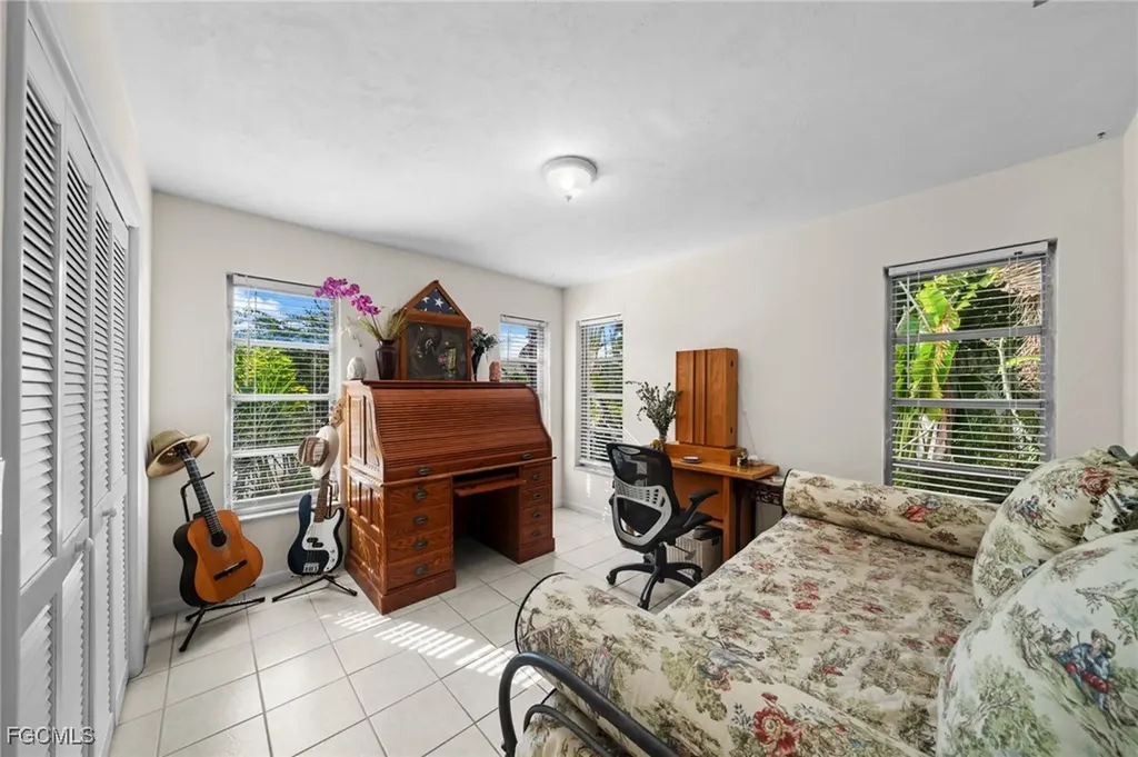 813 105th Avenue N Naples FL 34108