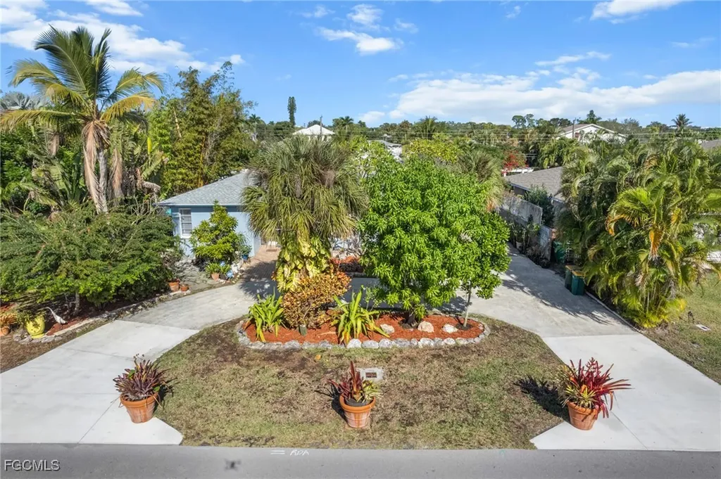 813 105th Avenue N Naples FL 34108