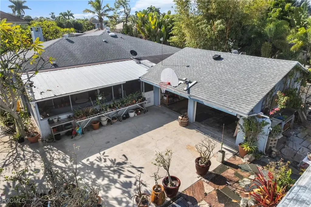 813 105th Avenue N Naples FL 34108