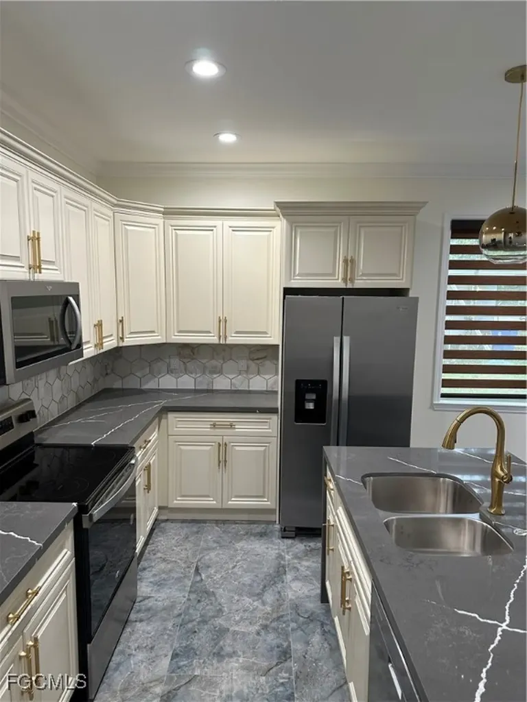 1785 Glenway Court Fort Myers FL 33916