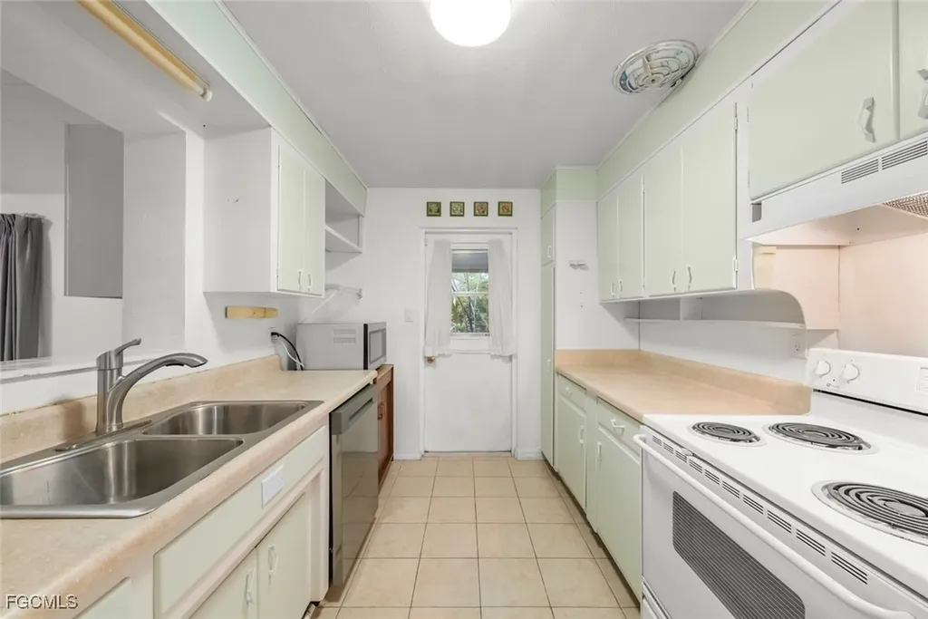 2285 Sunrise Boulevard Fort Myers FL 33907