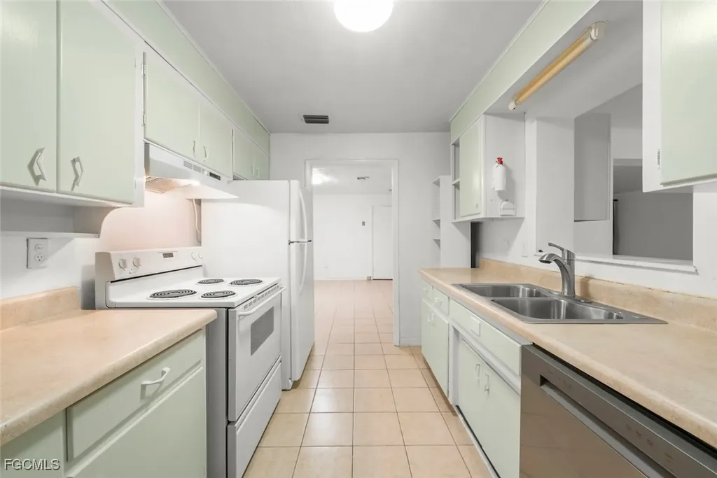 2285 Sunrise Boulevard Fort Myers FL 33907