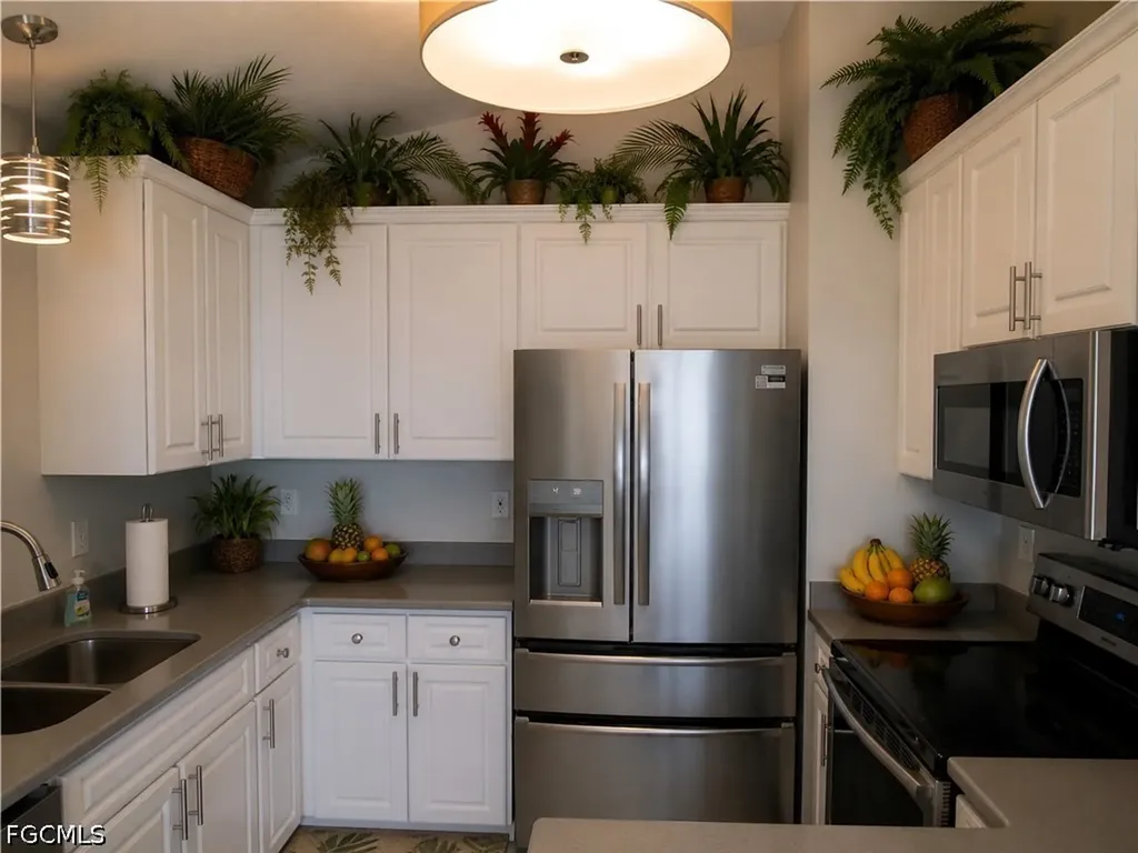 925 SW 47th Terrace Cape Coral FL 33914