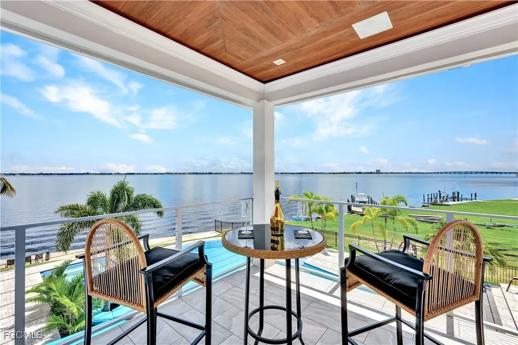 3715 SE 21st Place Cape Coral FL 33904