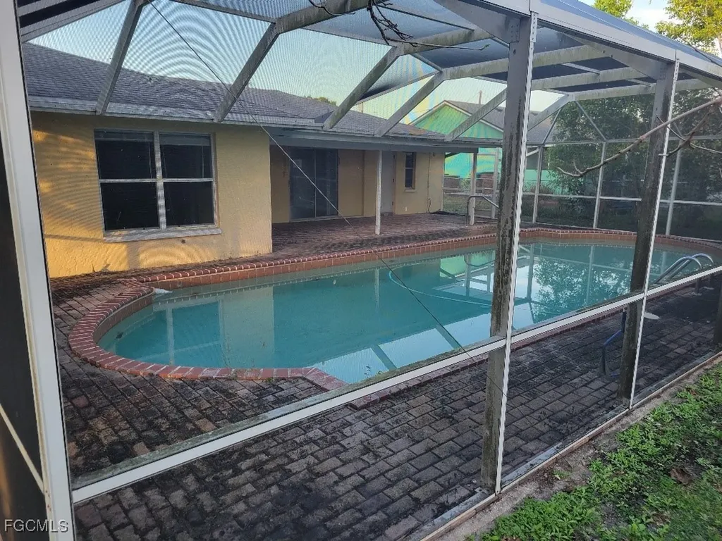 1110 SE 15th Street Cape Coral FL 33990