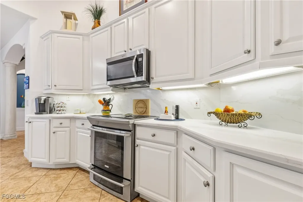 909 SW 22nd Terrace Cape Coral FL 33991