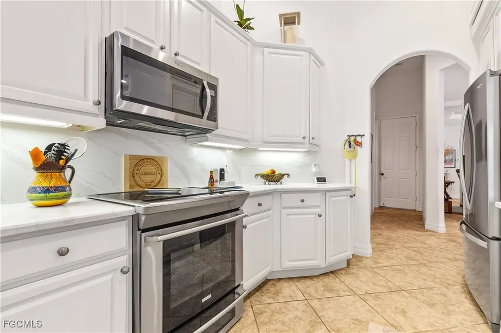 909 SW 22nd Terrace Cape Coral FL 33991