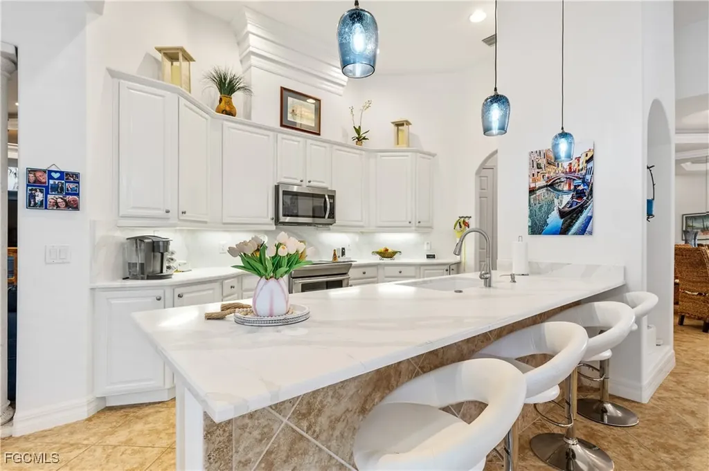 909 SW 22nd Terrace Cape Coral FL 33991