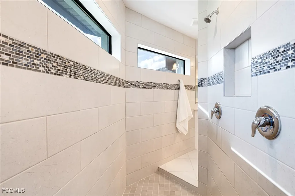 1301 SE 23rd Terrace Cape Coral FL 33990