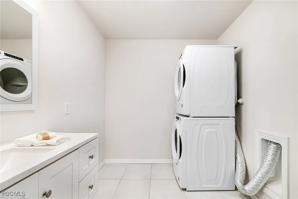1301 SE 23rd Terrace Cape Coral FL 33990