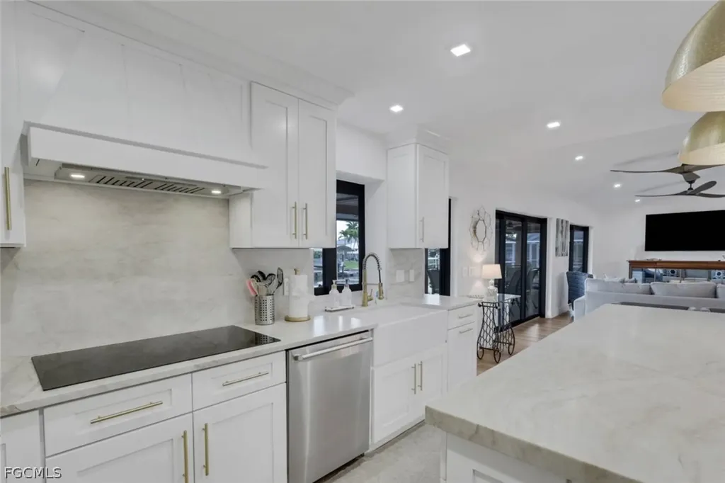 5241 SW 2nd Place Cape Coral FL 33914