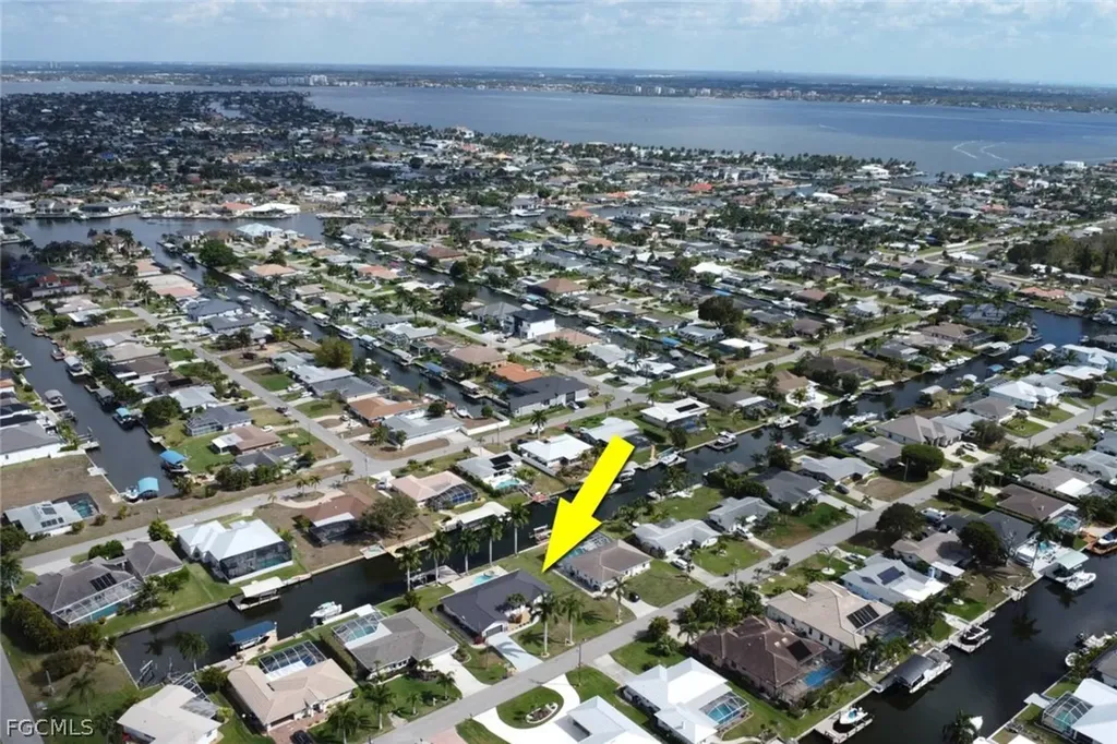 5241 SW 2nd Place Cape Coral FL 33914