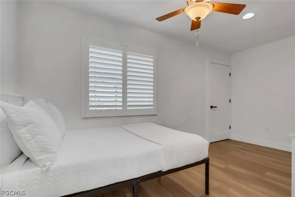 5241 SW 2nd Place Cape Coral FL 33914