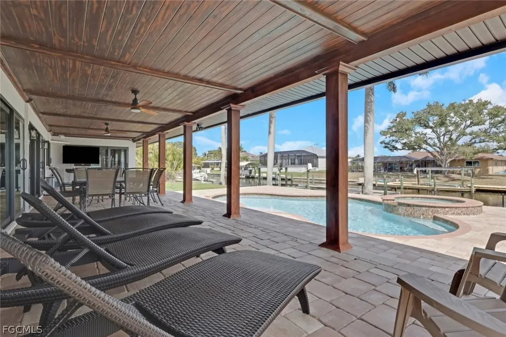5241 SW 2nd Place Cape Coral FL 33914