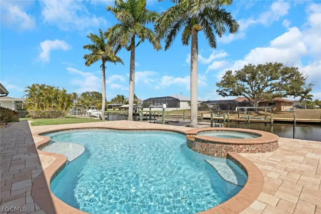 5241 SW 2nd Place Cape Coral FL 33914