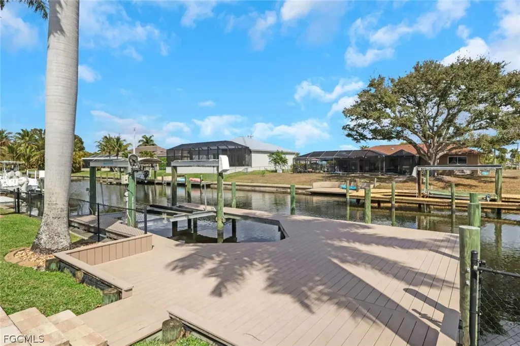 5241 SW 2nd Place Cape Coral FL 33914