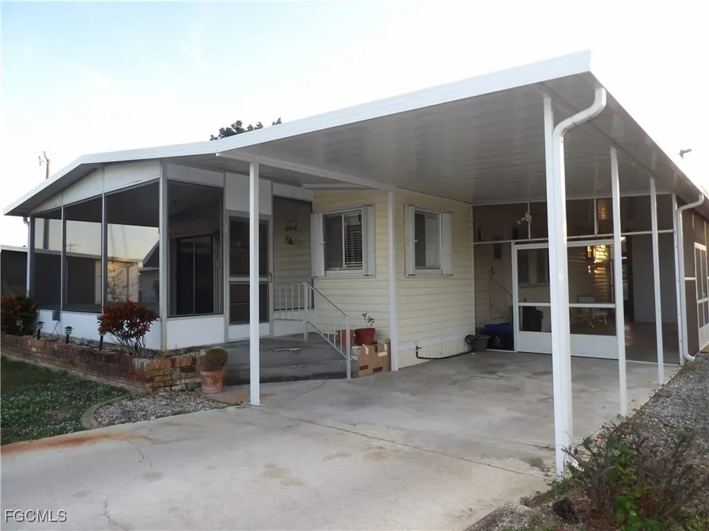 250 Shrub Lane N North Fort Myers FL 33917