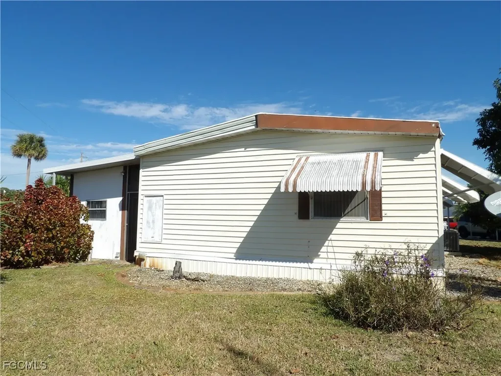 250 Shrub Lane N North Fort Myers FL 33917