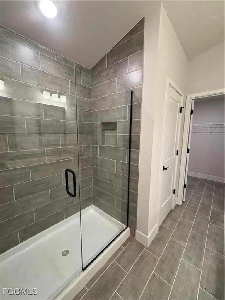 2605 NE 1st Place Cape Coral FL 33909